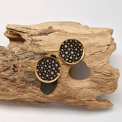 Stingray Leather Round Gold Studs