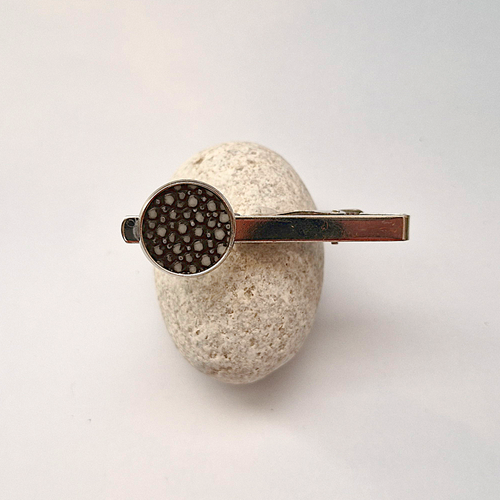Round Stingray Leather Tie Clip