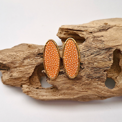 Stingray Leather Oval Gold Studs