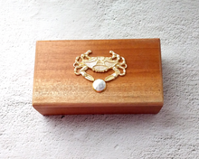 Crab with Howlite Mahogany Box