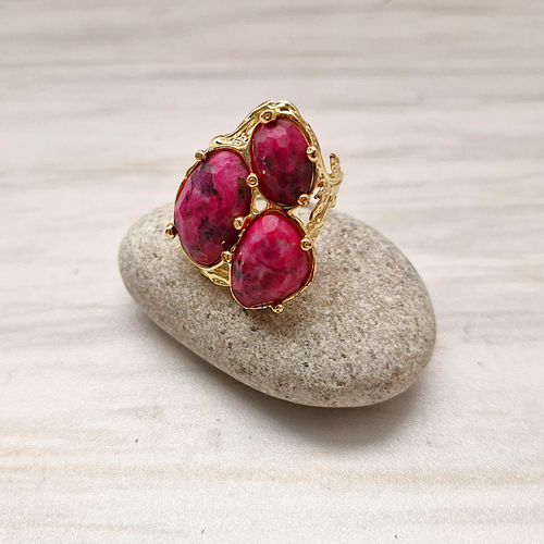 Flat Cut 3 Stone Cocktail Ring