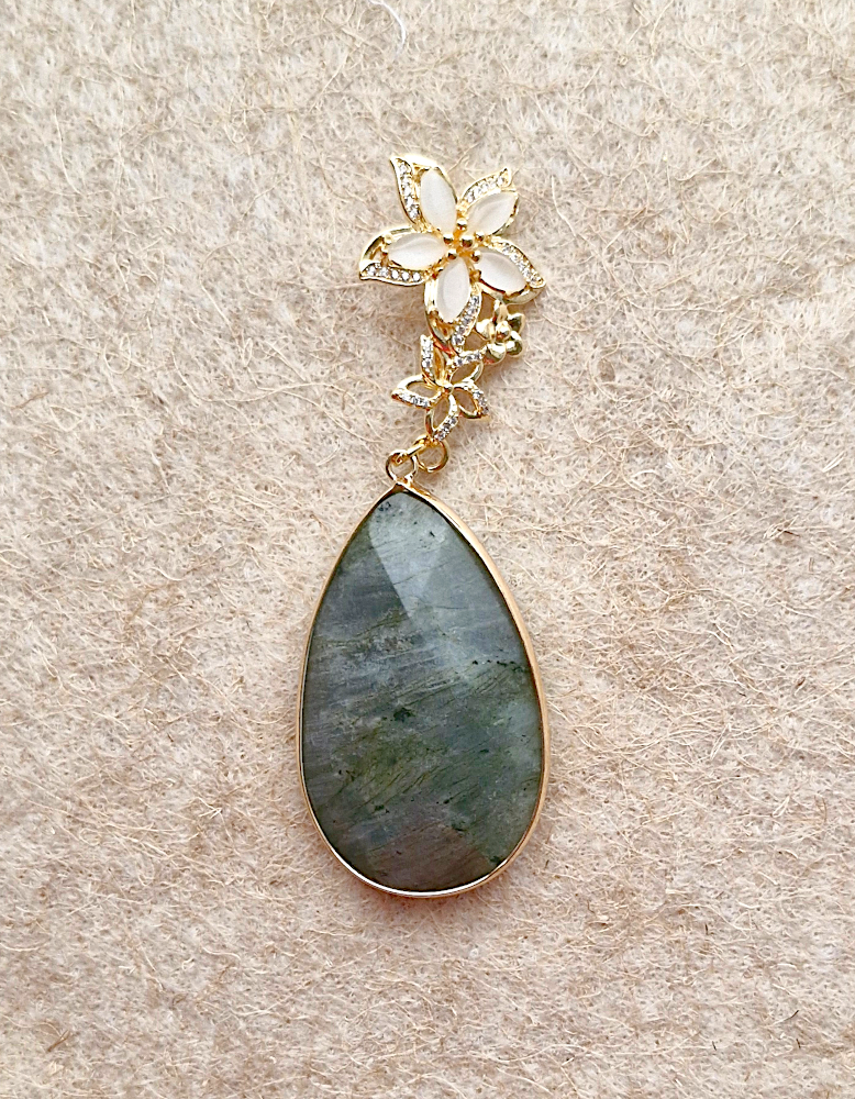 White Mother of Flower and Green Agate Necklace Pendant