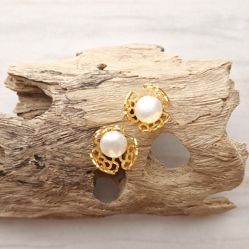 White Pearls with Cutout Petal Stud Earrings Gold