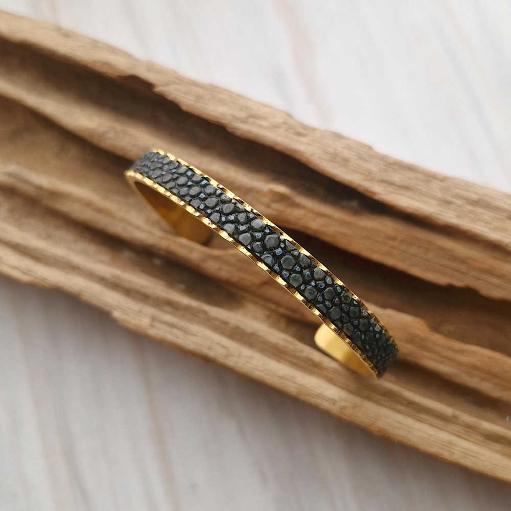 Scallop Stingray Leather Cuff