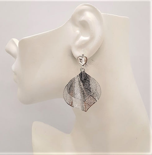 2 Cutout Leaf Stud Earrings