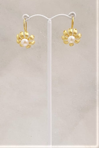 Daisy White Pearl Earrings