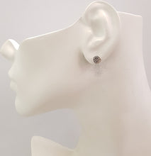 Leaf Cutout Stud Earrings