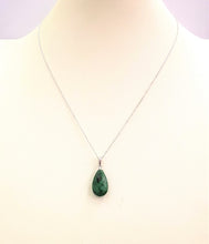 Teardrop Mositsit Jade Single Stone Pendant