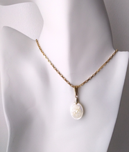 Mother and Child Cameo MOP Single Drop Pendant